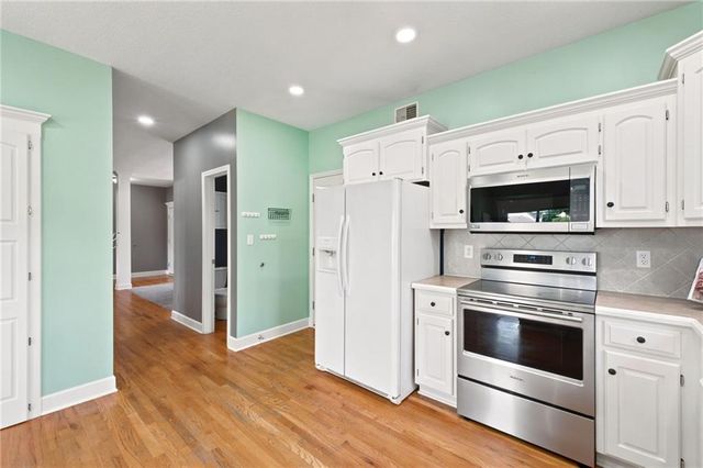 808 SW 33rd Street, Lee's Summit, MO 64082