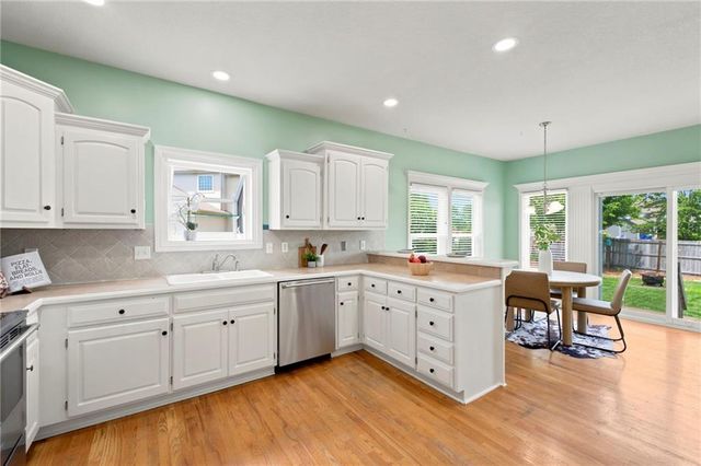 808 SW 33rd Street, Lee's Summit, MO 64082