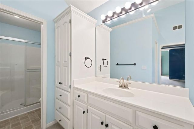 808 SW 33rd Street, Lee's Summit, MO 64082