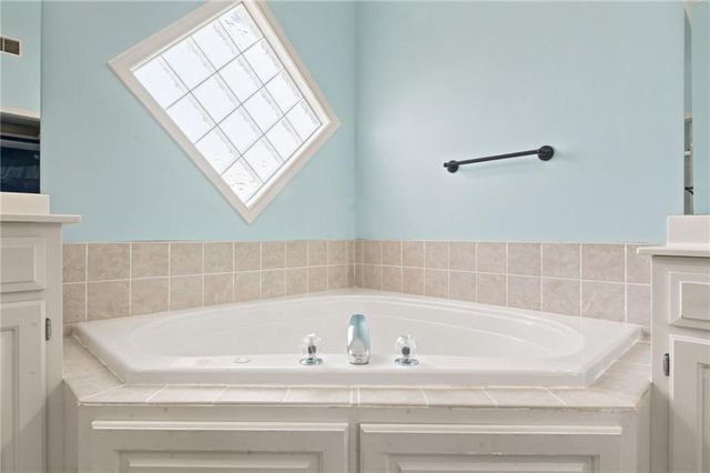 808 SW 33rd Street, Lee's Summit, MO 64082
