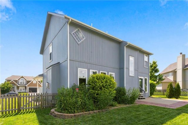 808 SW 33rd Street, Lee's Summit, MO 64082