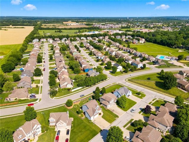 808 SW 33rd Street, Lee's Summit, MO 64082