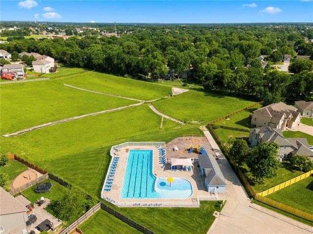 808 SW 33rd Street, Lee's Summit, MO 64082
