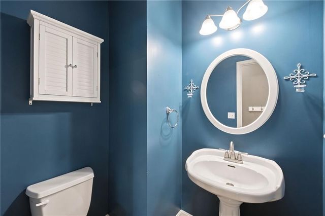 808 SW 33rd Street, Lee's Summit, MO 64082