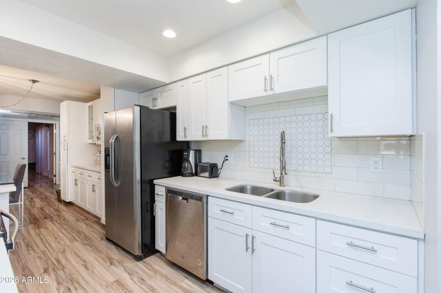 9460 E MISSION Lane 122, Scottsdale, AZ 85258