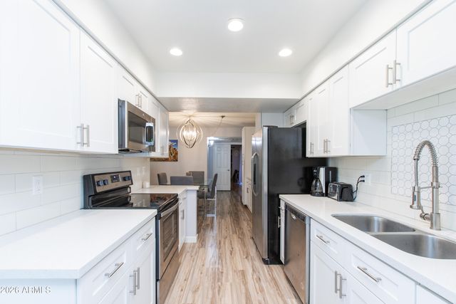 9460 E MISSION Lane 122, Scottsdale, AZ 85258