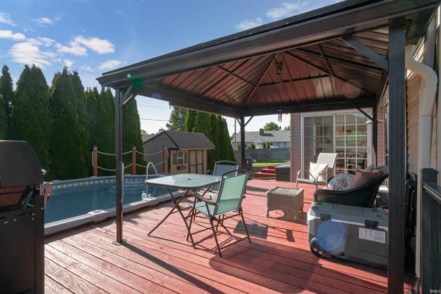 56143 Hollingshead Drive, Mishawaka, IN 46545