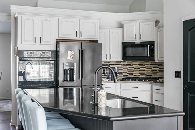 56143 Hollingshead Drive, Mishawaka, IN 46545