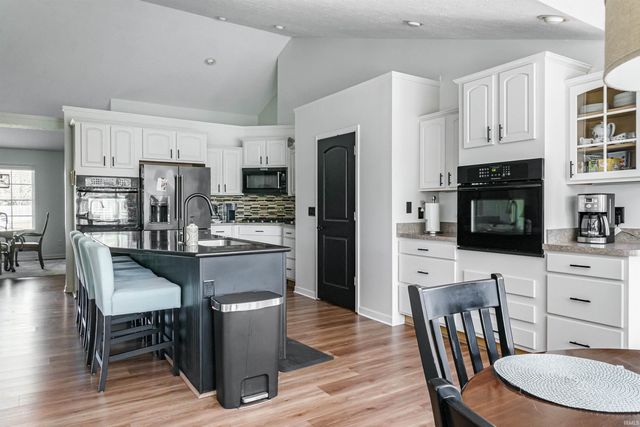 56143 Hollingshead Drive, Mishawaka, IN 46545