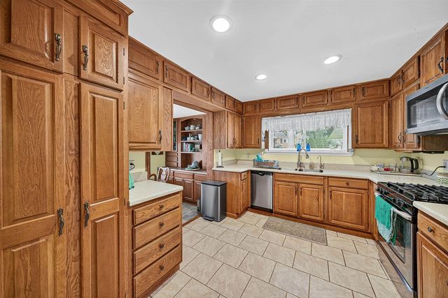 68800 S Shore Drive, Edwardsburg, MI 49112