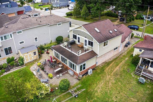 68800 S Shore Drive, Edwardsburg, MI 49112