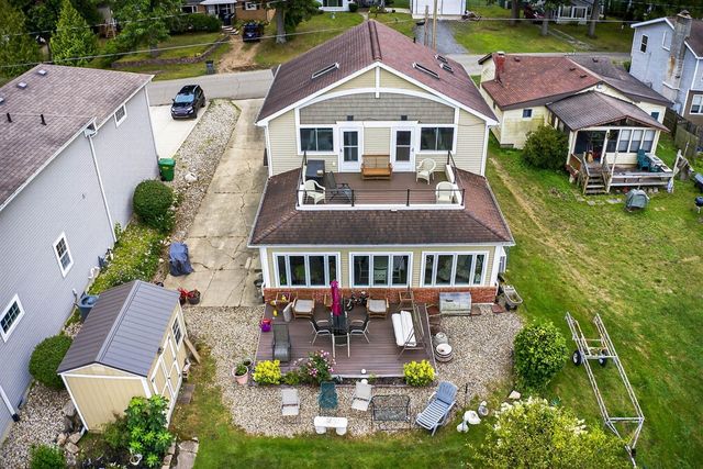 68800 S Shore Drive, Edwardsburg, MI 49112