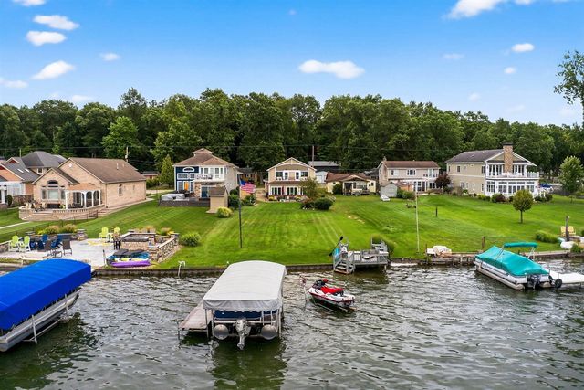 68800 S Shore Drive, Edwardsburg, MI 49112