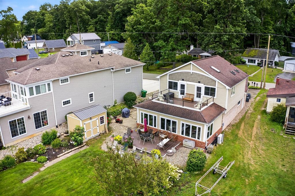 68800 S Shore Drive, Edwardsburg, MI 49112