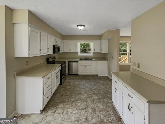 8883 Peppertree Drive, Jonesboro, GA 30238