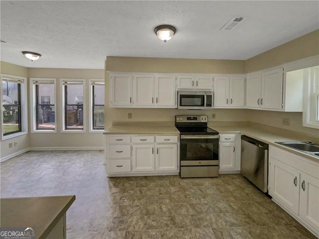 8883 Peppertree Drive, Jonesboro, GA 30238