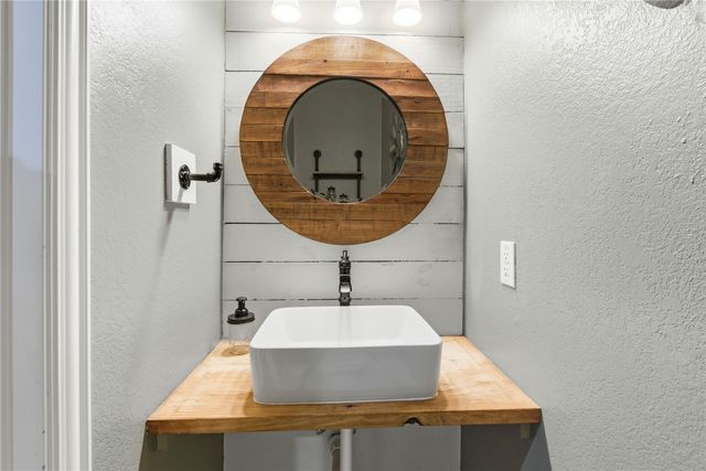 5914 Ambassador Lane, Rowlett, TX 75089