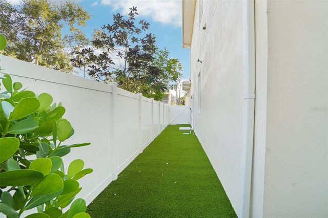 3203 W FIELDER STREET, Tampa, FL 33611