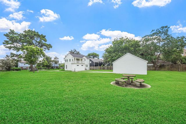 3809 Southmore Boulevard, Houston, TX 77004