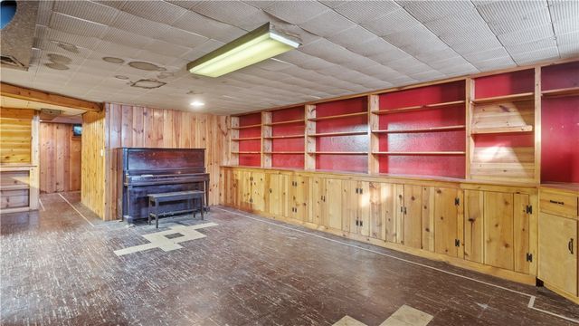 24 Elm Circle, Cranston, RI 02920