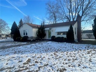 24 Elm Circle, Cranston, RI 02920