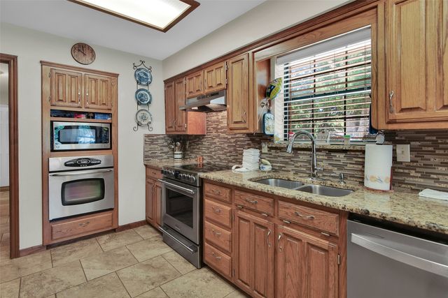 2512 Sherwood Drive, Sherman, TX 75092