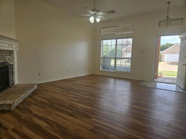 9125 Tyne Trail, Fort Worth, TX 76118