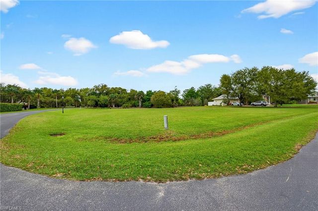 18151 Riverchase CT, Alva, FL 33920