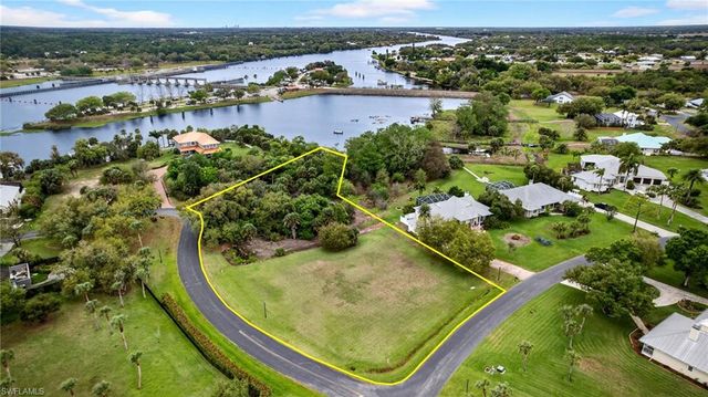 18151 Riverchase CT, Alva, FL 33920