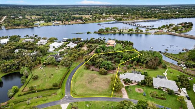 18151 Riverchase CT, Alva, FL 33920