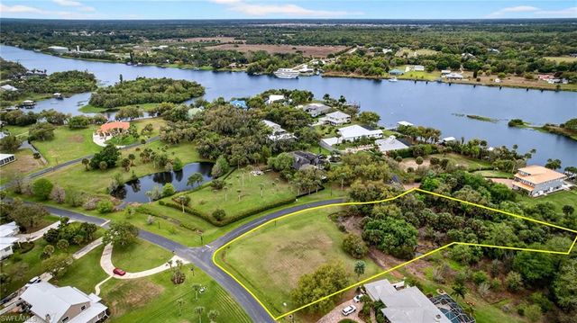 18151 Riverchase CT, Alva, FL 33920