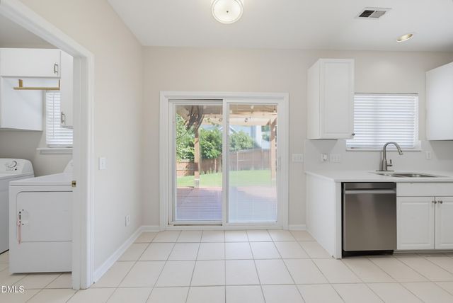 904 Starkland Way, Holly Springs, NC 27540