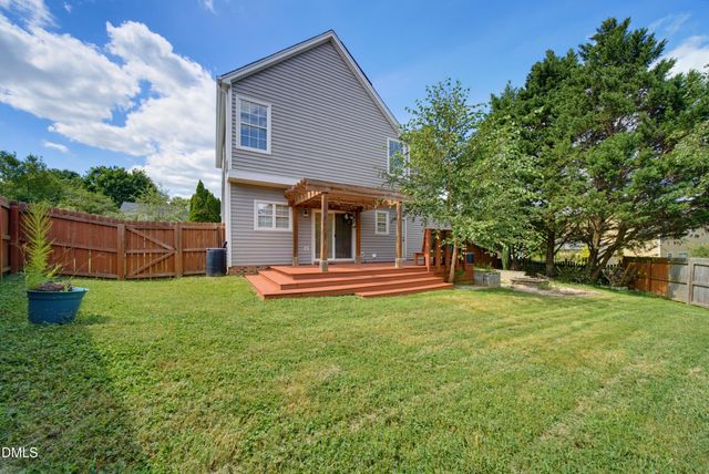 904 Starkland Way, Holly Springs, NC 27540