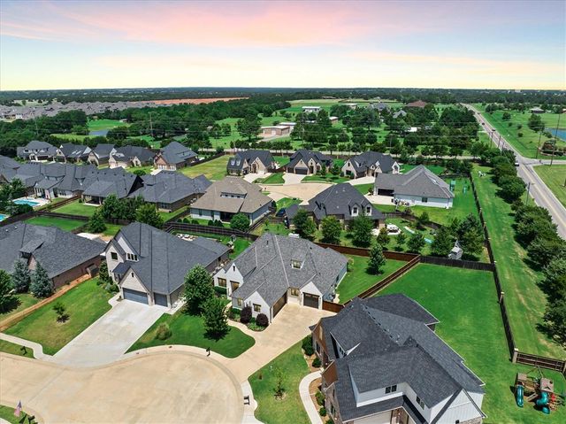 1417 Regency Bridge Circle, Edmond, OK 73034