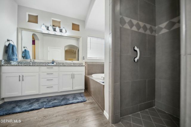 1091 IRON HILL Avenue, Santa Teresa, NM 88008