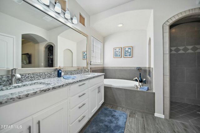 1091 IRON HILL Avenue, Santa Teresa, NM 88008