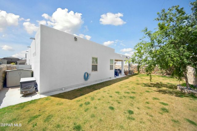 1091 IRON HILL Avenue, Santa Teresa, NM 88008