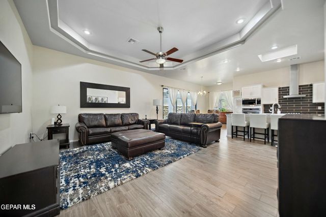 1091 IRON HILL Avenue, Santa Teresa, NM 88008