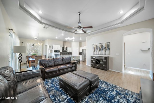 1091 IRON HILL Avenue, Santa Teresa, NM 88008