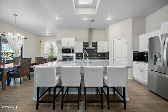 1091 IRON HILL Avenue, Santa Teresa, NM 88008