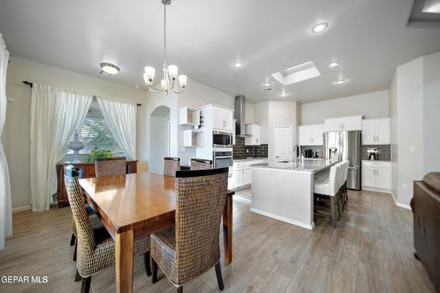 1091 IRON HILL Avenue, Santa Teresa, NM 88008