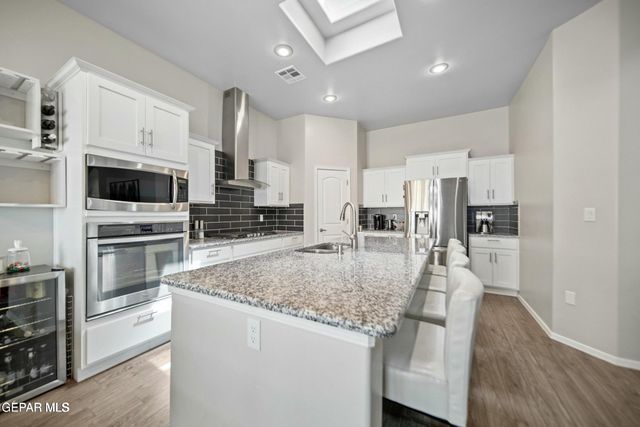 1091 IRON HILL Avenue, Santa Teresa, NM 88008