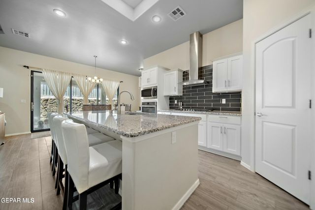 1091 IRON HILL Avenue, Santa Teresa, NM 88008