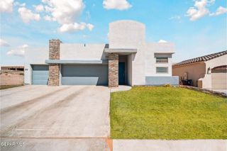 1091 IRON HILL Avenue, Santa Teresa, NM 88008