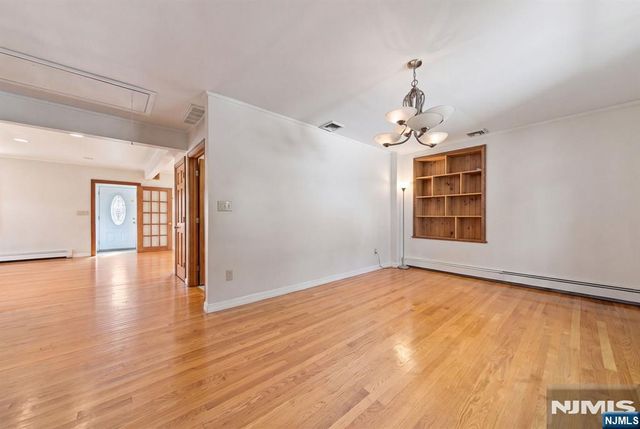 225 Walnut Street, Northvale, NJ 07647