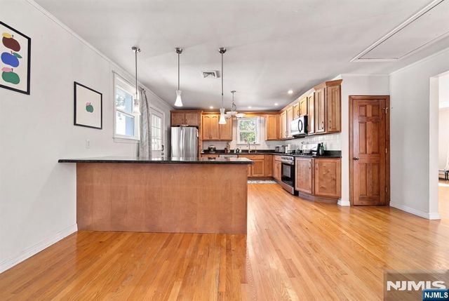 225 Walnut Street, Northvale, NJ 07647