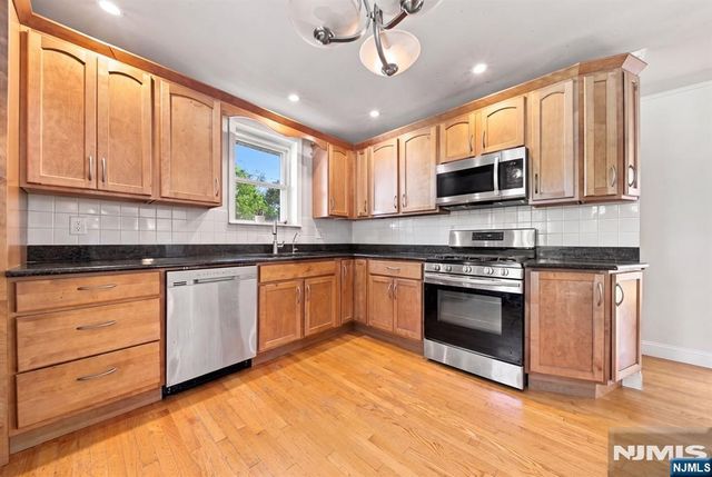 225 Walnut Street, Northvale, NJ 07647