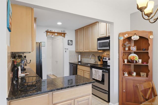 8 Heritage Drive E, Harriman, NY 10926