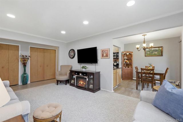 8 Heritage Drive E, Harriman, NY 10926