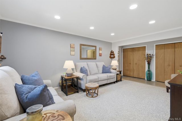 8 Heritage Drive E, Harriman, NY 10926